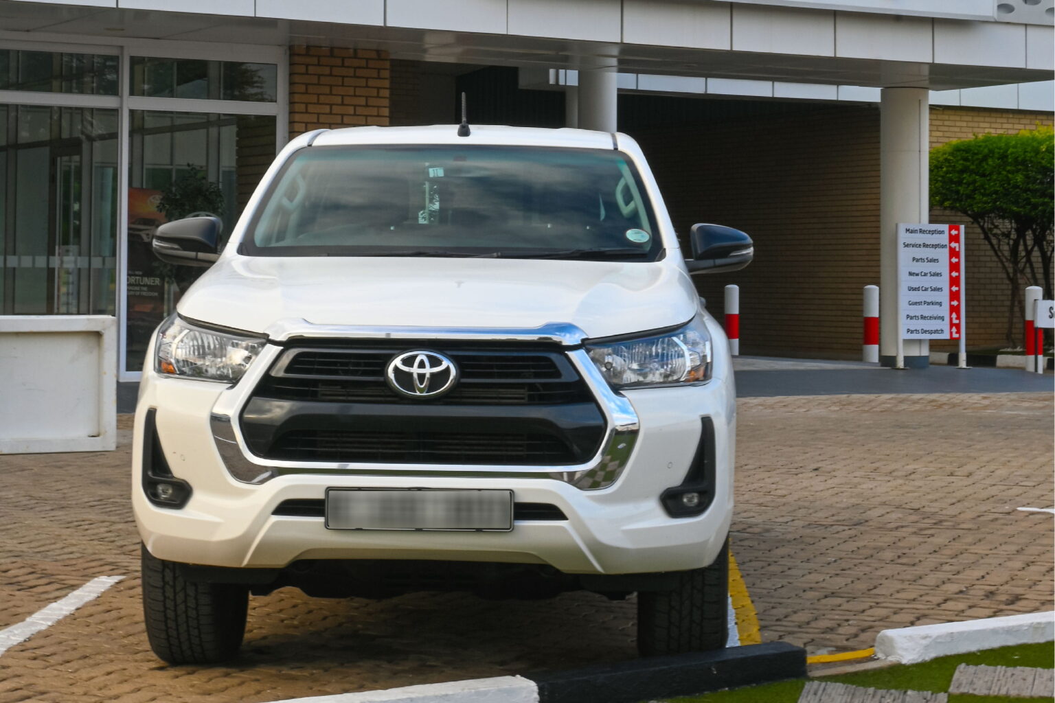 Hilux Preowned-01 (1)