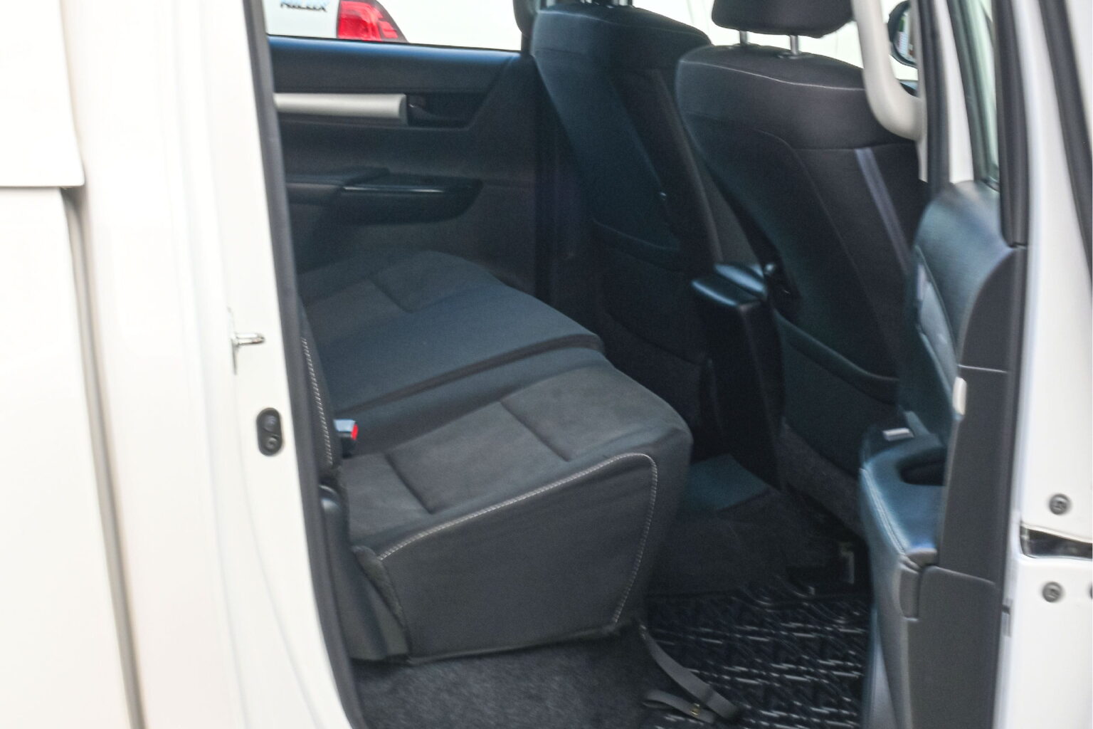 Hilux Preowned-04-01 (1)